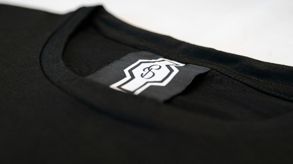 Stories Milano T-SHIRT REGULAR + PATCH – BLACK Qualità Garantita