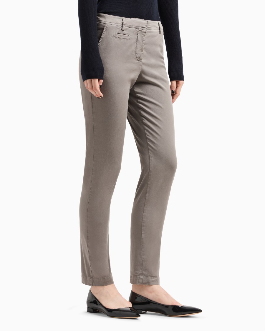 The world of armani PANTALONI CHINO IN COTONE STRETCH Offerta