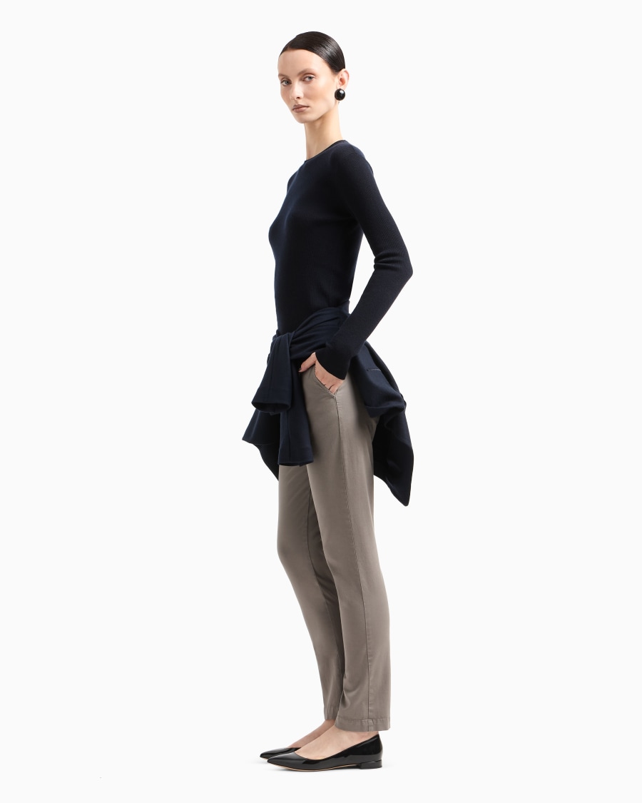 The world of armani PANTALONI CHINO IN COTONE STRETCH Offerta