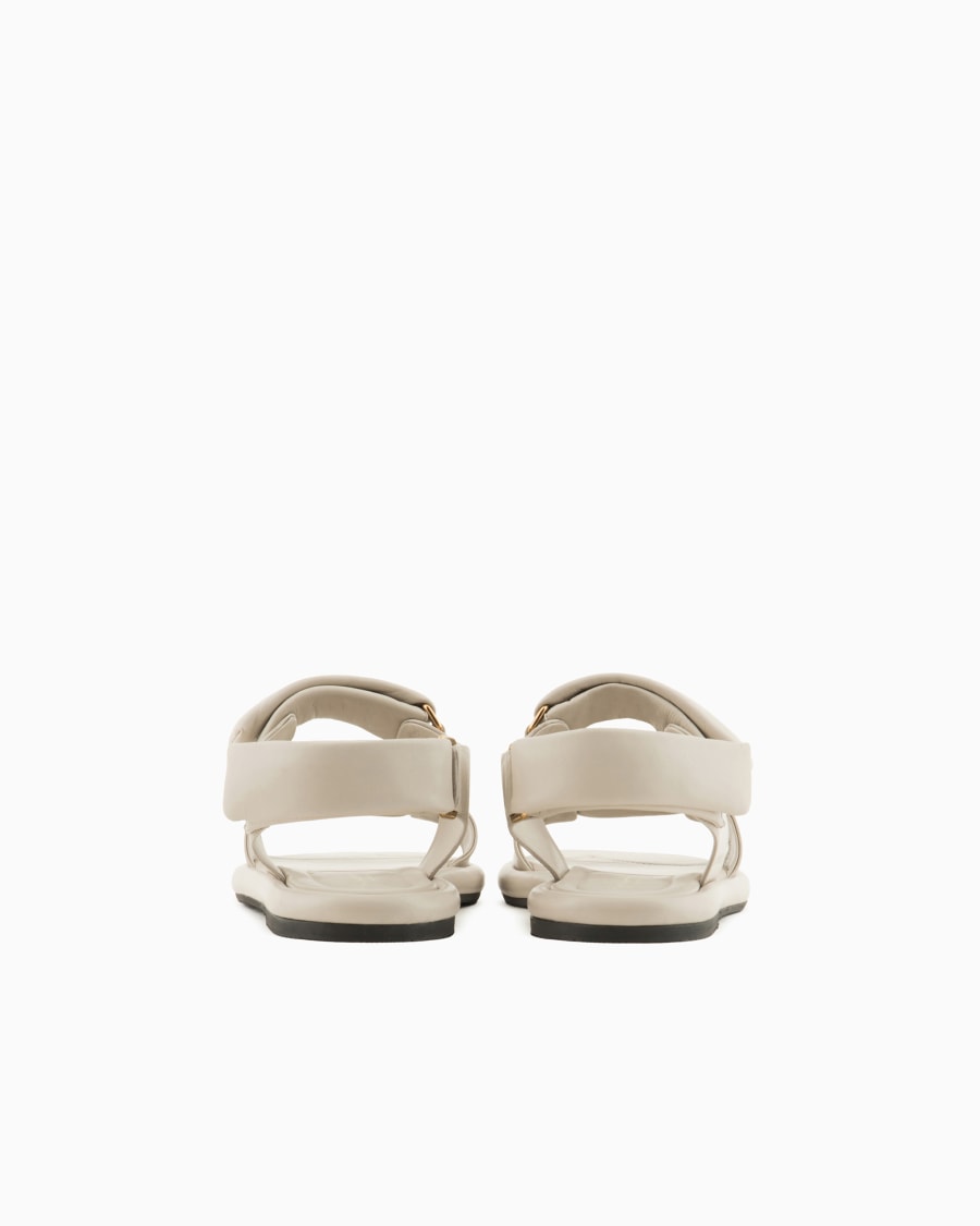 The world of armani SANDALI FLAT IN NAPPA IMBOTTITA Italia