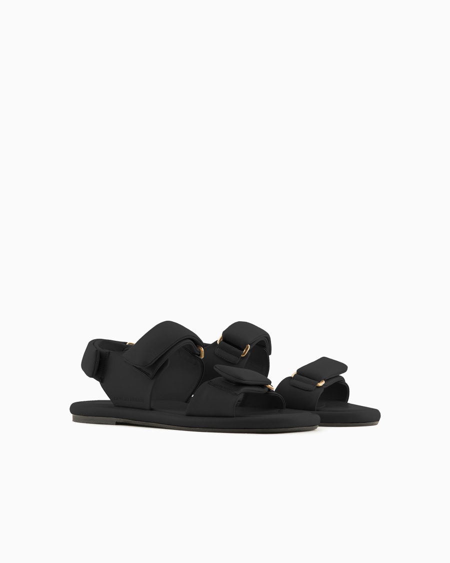 The world of armani SANDALI FLAT IN NAPPA IMBOTTITA 2025
