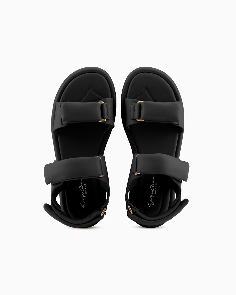 The world of armani SANDALI FLAT IN NAPPA IMBOTTITA 2025