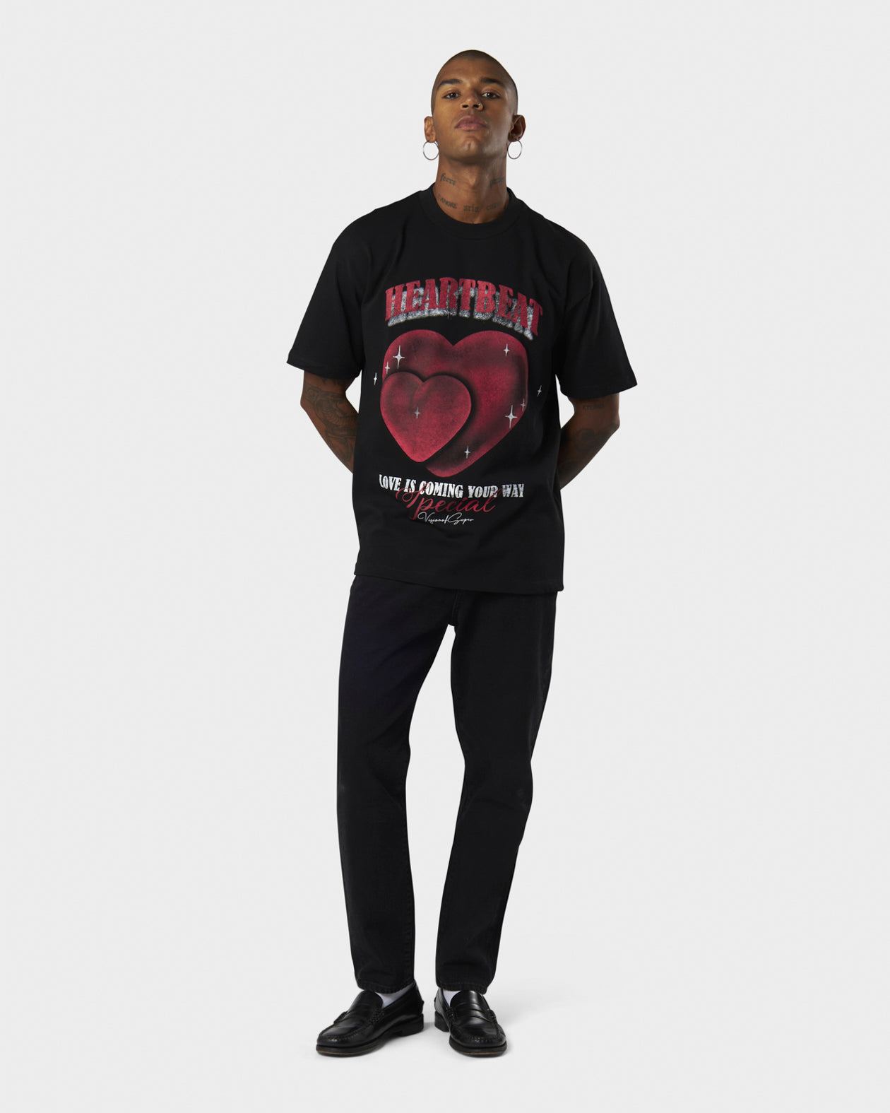 Vision Of Super BLACK T-SHIRT WITH HEARTBEAT PRINT ON FRONT AND METAL LABEL Vendite Flash