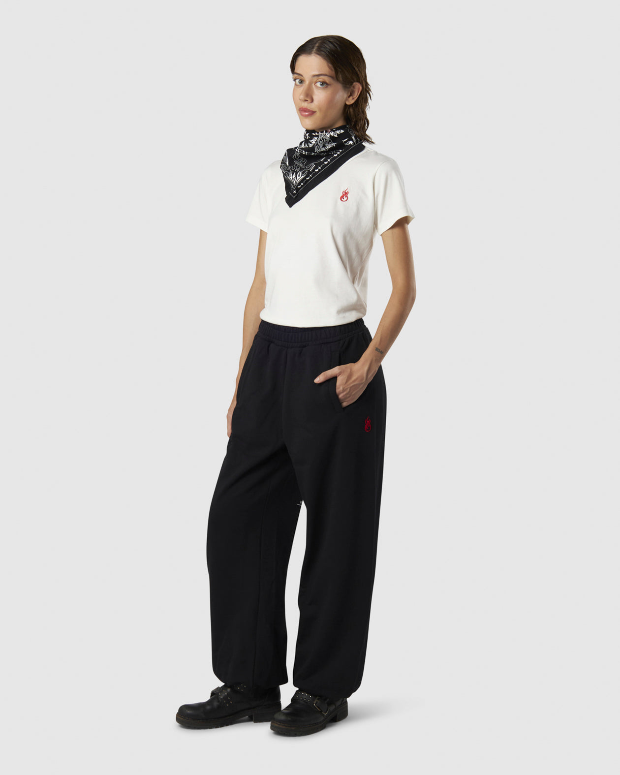 Vision Of Super BLACK WOMEN PANTS WITH EMBROIDERED FLAME LOGO ON FRONT AND PRINTED LOGO ON BACK Promozione